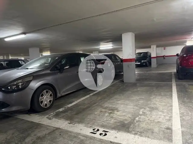 Plaza de Parking para Coche Pequeño o Mediano en el Centro de Sabadell - imagen 2