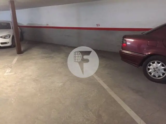 Plaza de Parking para Coche Mediano o Grande junto a la Rambla de Sabadell
