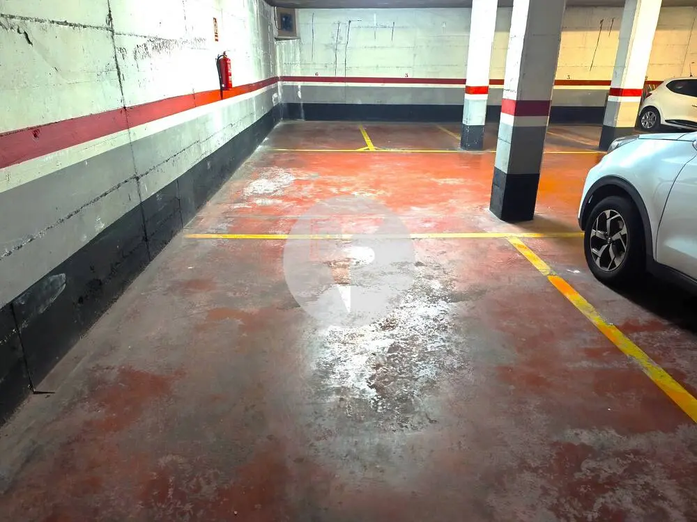 Amplia plaza de aparcamiento para coche grande y moto (zona c/ Topete esquina c/ Viveret) - imagen 4