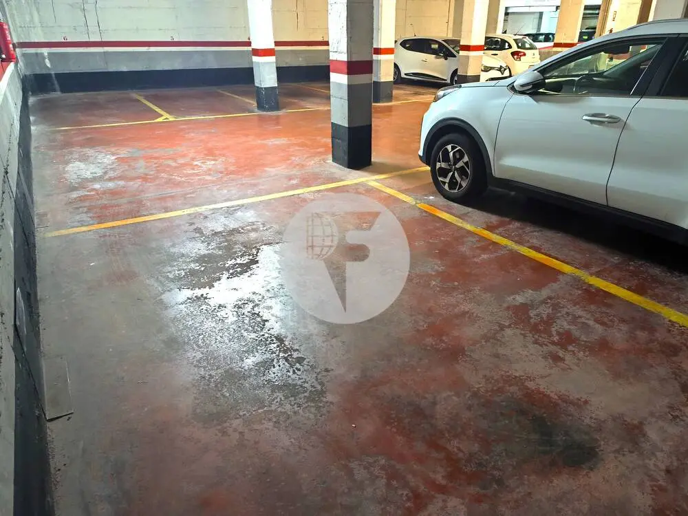 Amplia plaza de aparcamiento para coche grande y moto (zona c/ Topete esquina c/ Viveret) - imagen 3