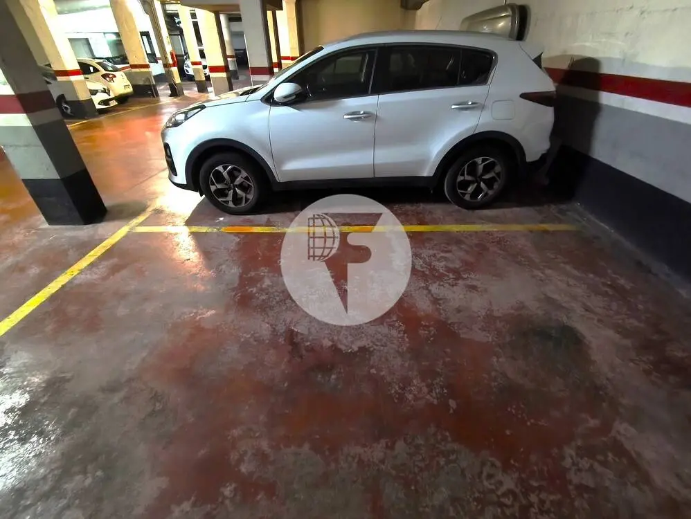 Amplia plaza de aparcamiento para coche grande y moto (zona c/ Topete esquina c/ Viveret) - imagen 2