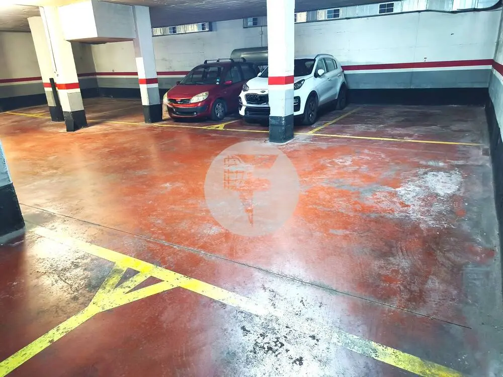Amplia plaza de aparcamiento para coche grande y moto (zona c/ Topete esquina c/ Viveret) - imagen 5