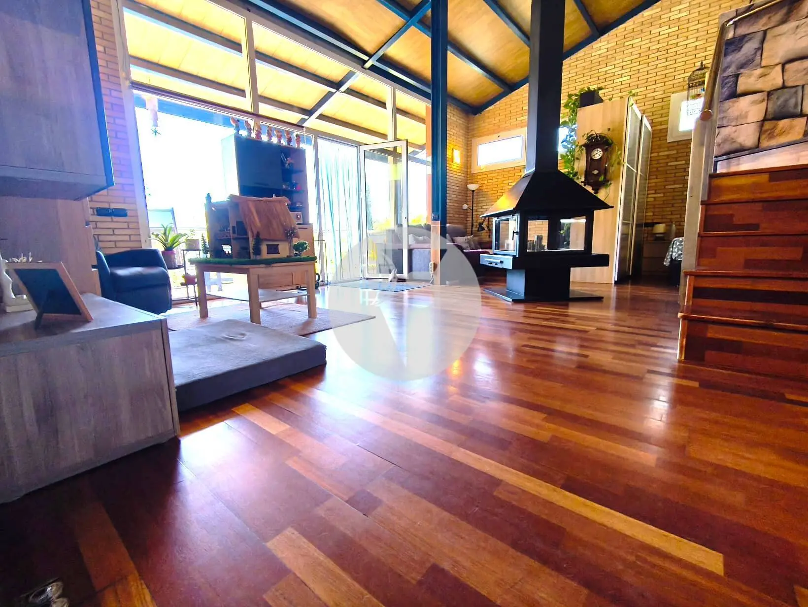 Casa en Rubí con 800 m² de jardín, piscina, privacidad y posibilidad de 2 viviendas