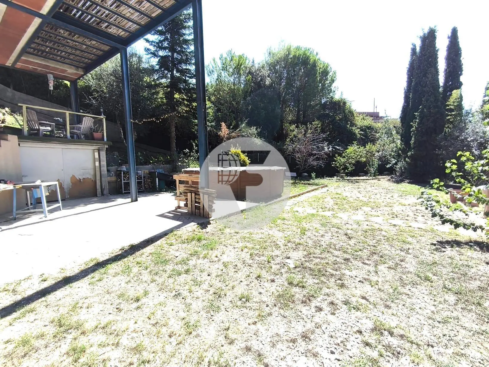 Casa en Rubí con 800 m² de jardín, piscina, privacidad y posibilidad de 2 viviendas - imagen 9