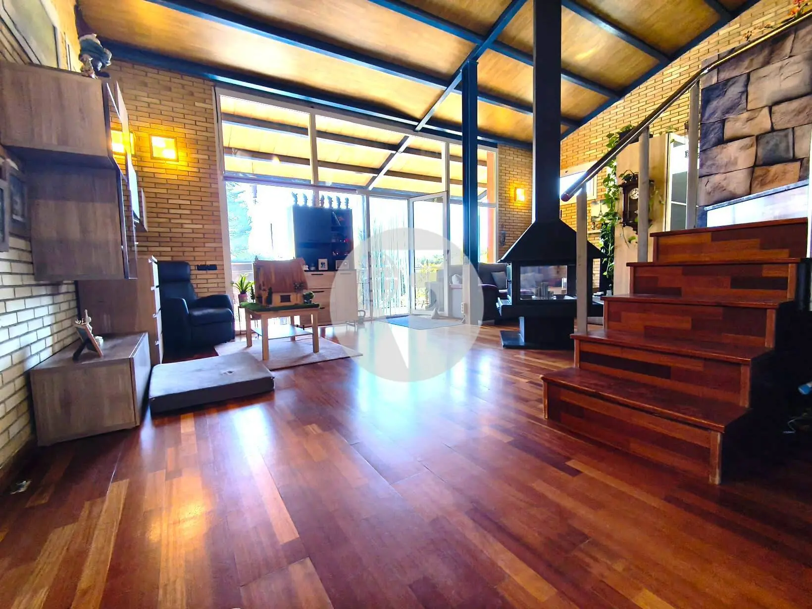 Casa en Rubí con 800 m² de jardín, piscina, privacidad y posibilidad de 2 viviendas - imagen 12