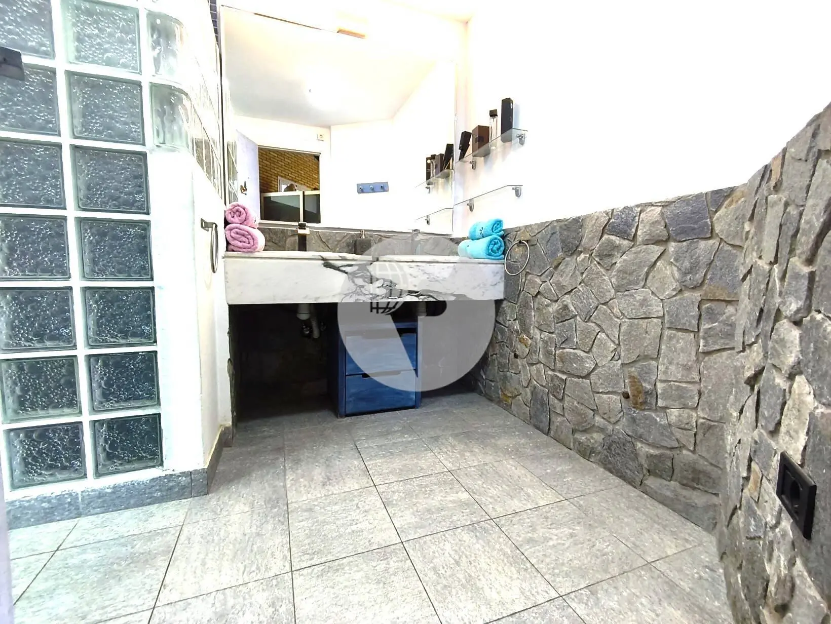 Casa en Rubí con 800 m² de jardín, piscina, privacidad y posibilidad de 2 viviendas - imagen 38