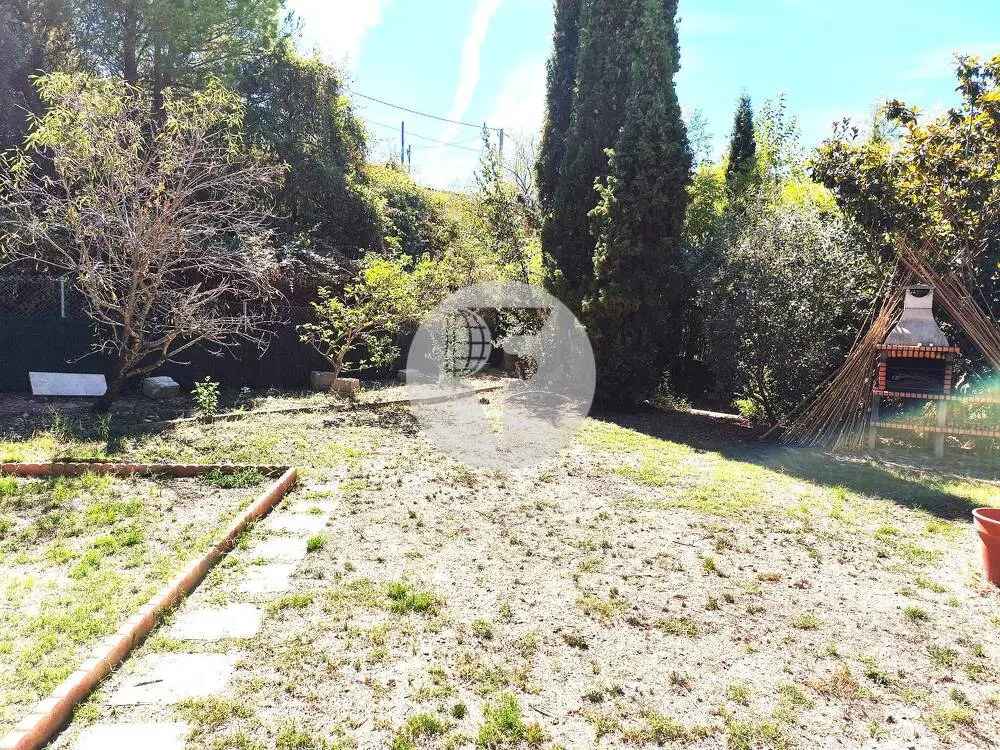 Casa en Rubí con 800 m² de jardín, piscina, privacidad y posibilidad de 2 viviendas - imagen 60