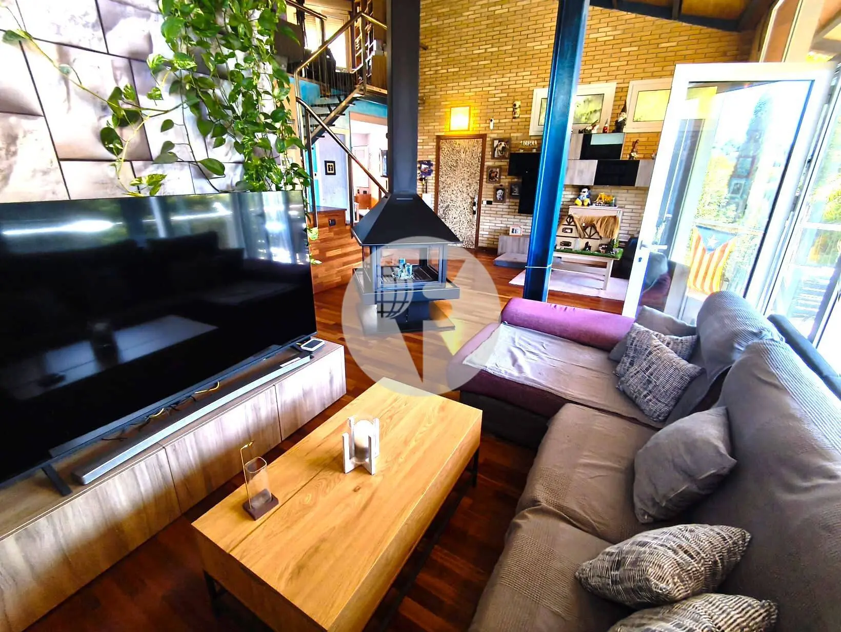 Casa en Rubí con 800 m² de jardín, piscina, privacidad y posibilidad de 2 viviendas - imagen 2