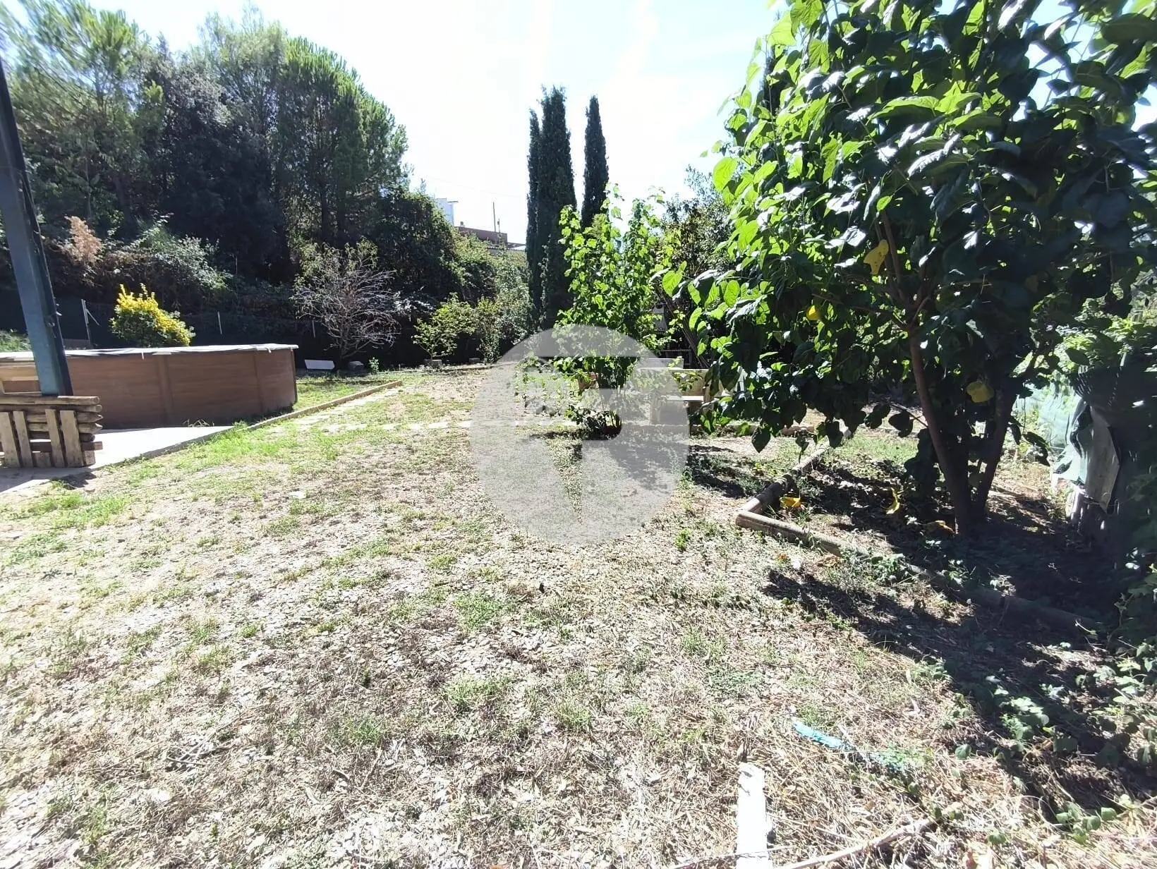 Casa en Rubí con 800 m² de jardín, piscina, privacidad y posibilidad de 2 viviendas - imagen 8