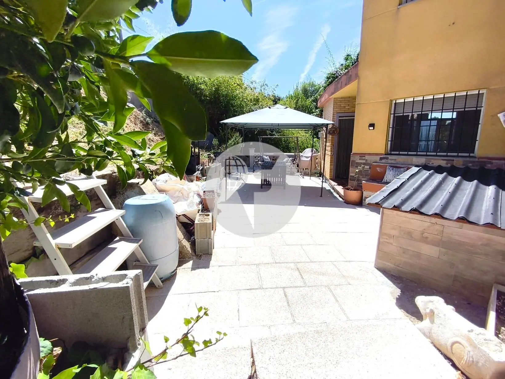 Casa en Rubí con 800 m² de jardín, piscina, privacidad y posibilidad de 2 viviendas - imagen 71
