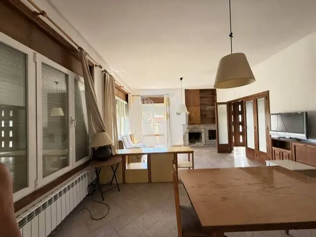 Casa en venta en Sant Feliu del Racó con terraza, chimenea y garaje - imagen 2