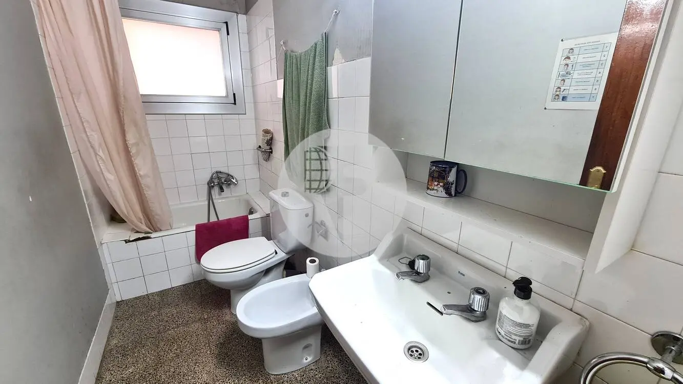 AMPLIO PISO FAMILIAR DE 4 HABITACIONES EN CAN ROCA - imagen 19