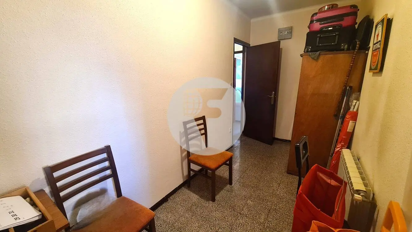 AMPLIO PISO FAMILIAR DE 4 HABITACIONES EN CAN ROCA - imagen 9