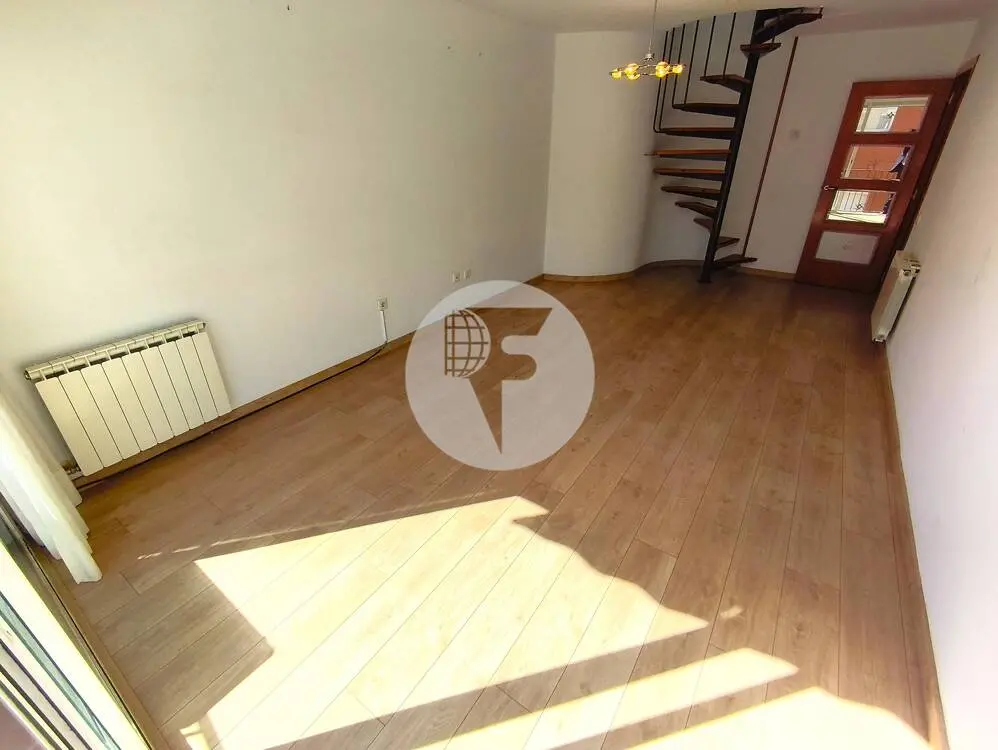 Bonito Ático Dúplex con Terraza y Balcón en Can Roca (A 60 Minutos de BCN – Plaza Cataluña) - imagen 8