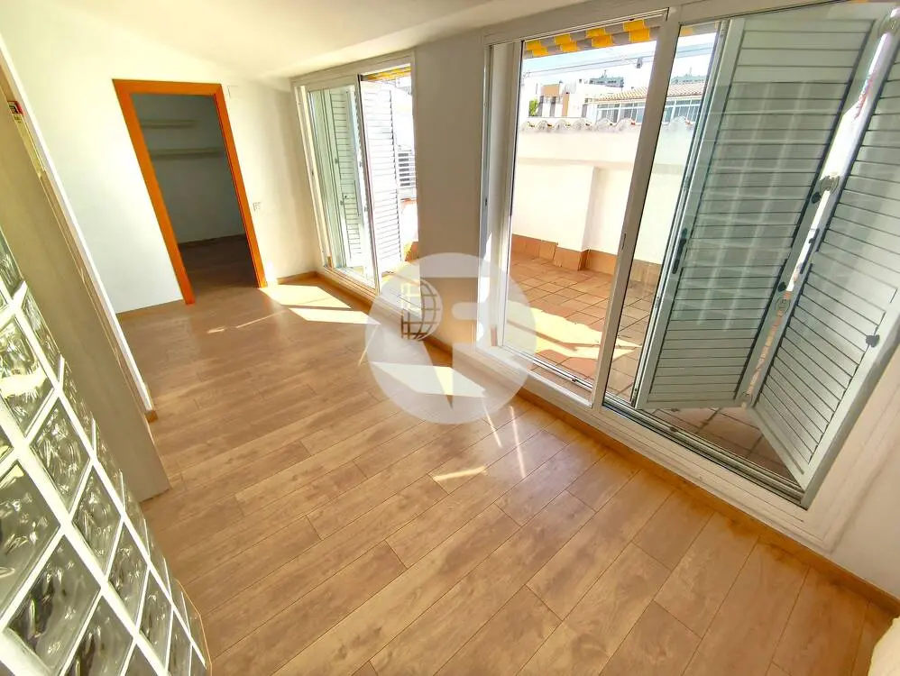Bonito Ático Dúplex con Terraza y Balcón en Can Roca (A 60 Minutos de BCN – Plaza Cataluña) - imagen 2