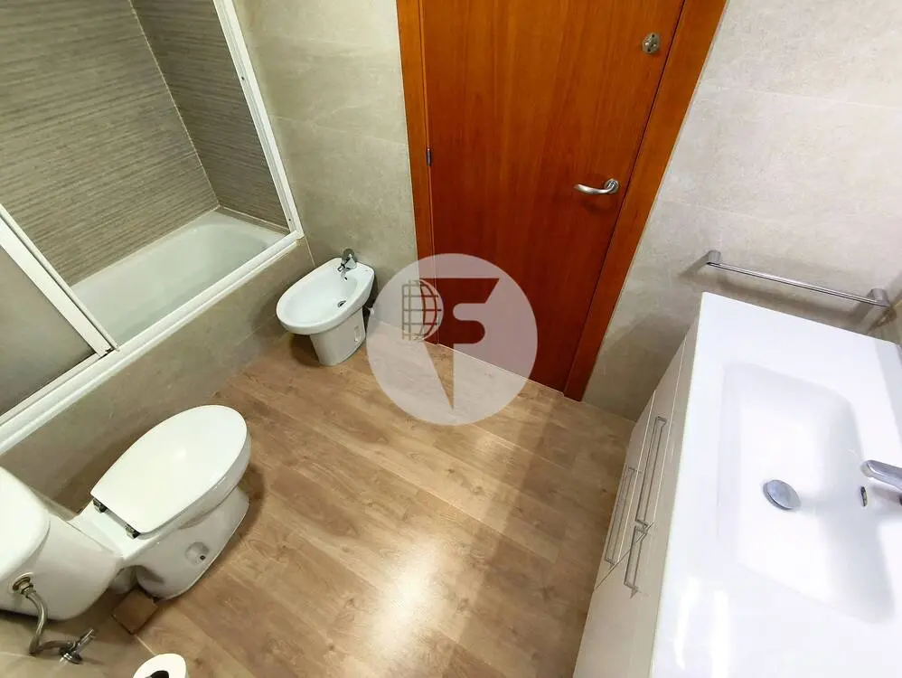 Bonito Ático Dúplex con Terraza y Balcón en Can Roca (A 60 Minutos de BCN – Plaza Cataluña) - imagen 35