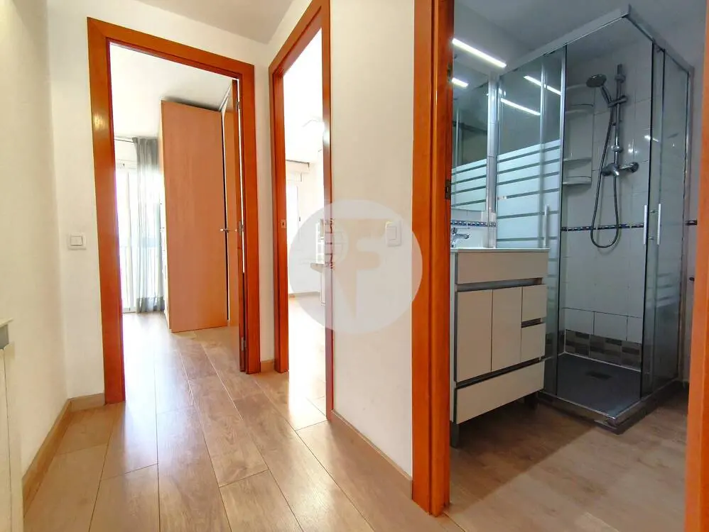 Bonito Ático Dúplex con Terraza y Balcón en Can Roca (A 60 Minutos de BCN – Plaza Cataluña) - imagen 17