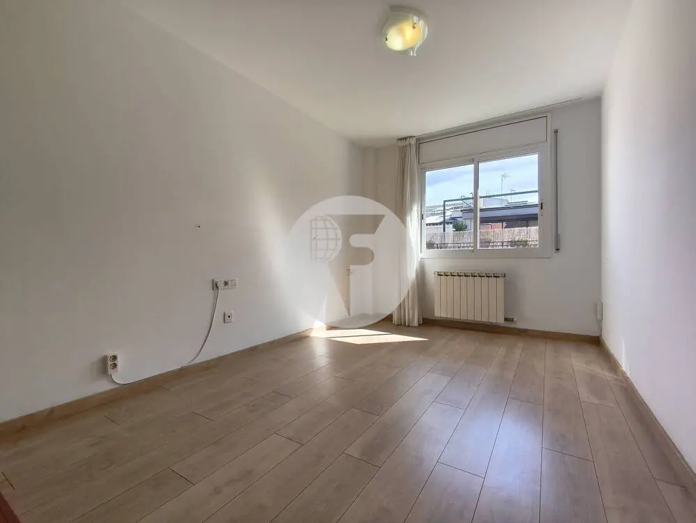 Bonito Ático Dúplex con Terraza y Balcón en Can Roca (A 60 Minutos de BCN – Plaza Cataluña) - imagen 50