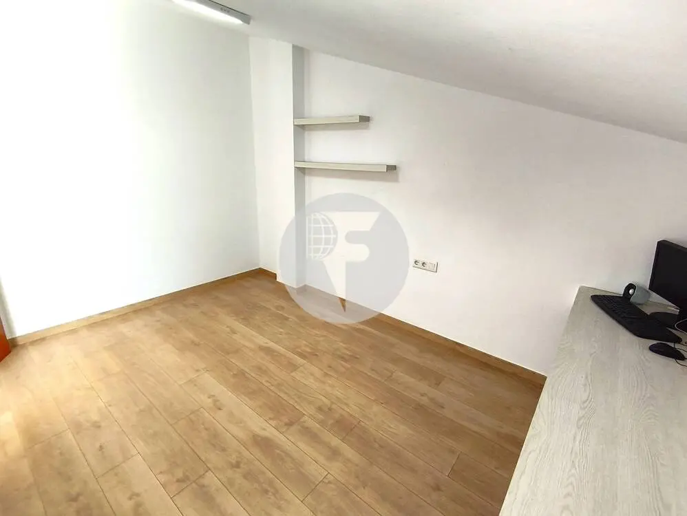 Bonito Ático Dúplex con Terraza y Balcón en Can Roca (A 60 Minutos de BCN – Plaza Cataluña) - imagen 44