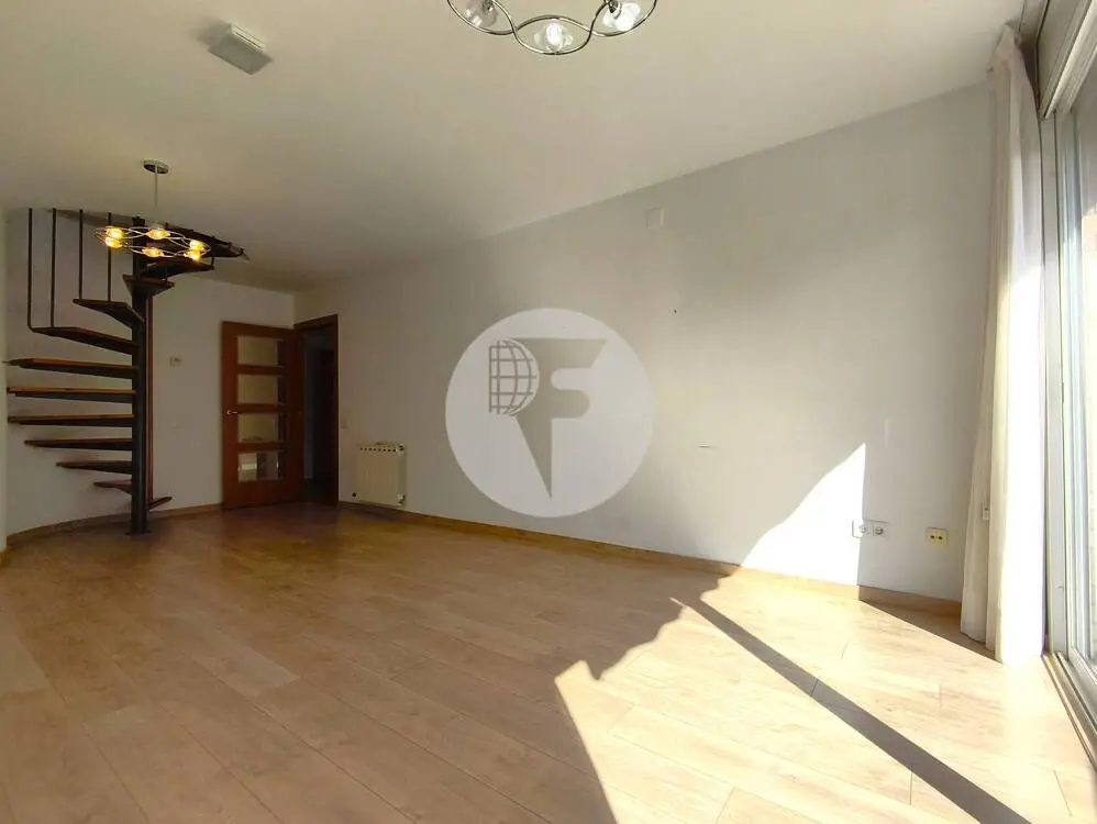 Bonito Ático Dúplex con Terraza y Balcón en Can Roca (A 60 Minutos de BCN – Plaza Cataluña) - imagen 28