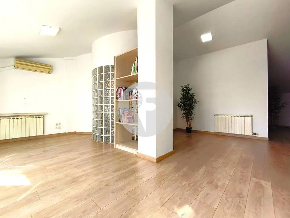 Bonito Ático Dúplex con Terraza y Balcón en Can Roca (A 60 Minutos de BCN – Plaza Cataluña) - imagen 24