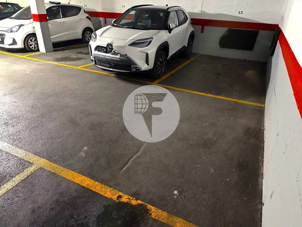 Plaza de Aparcamiento para Coche Mediano o Moto grande (Zona Plaça Vella) - imagen 3