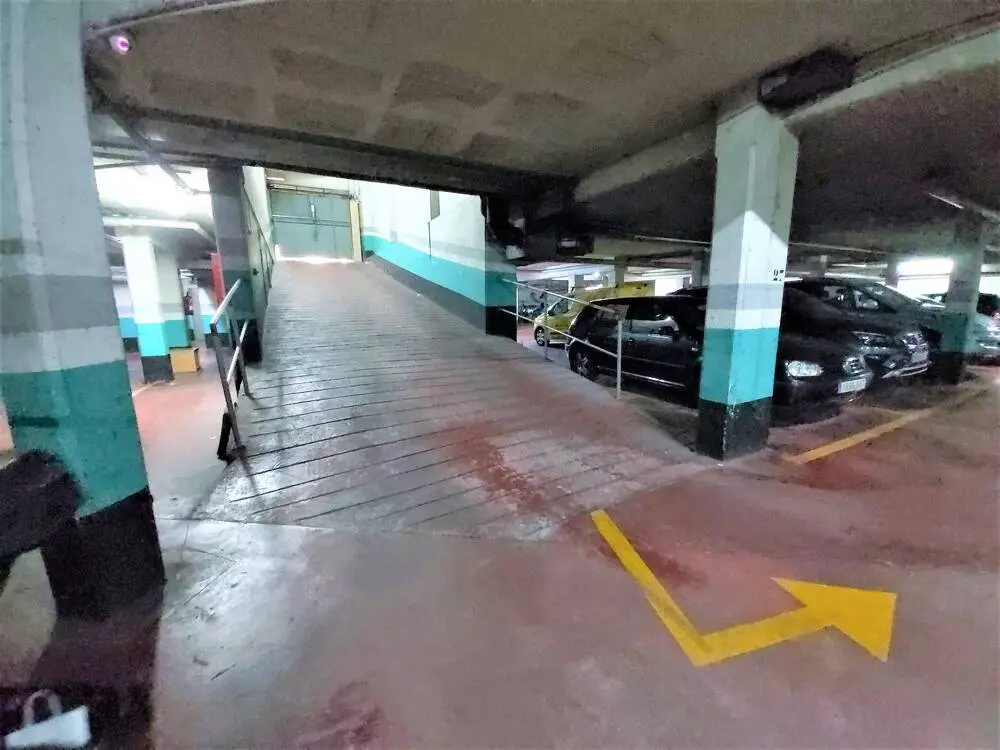 Plaza de parking con ubicación inmejorable en Terrassa 7