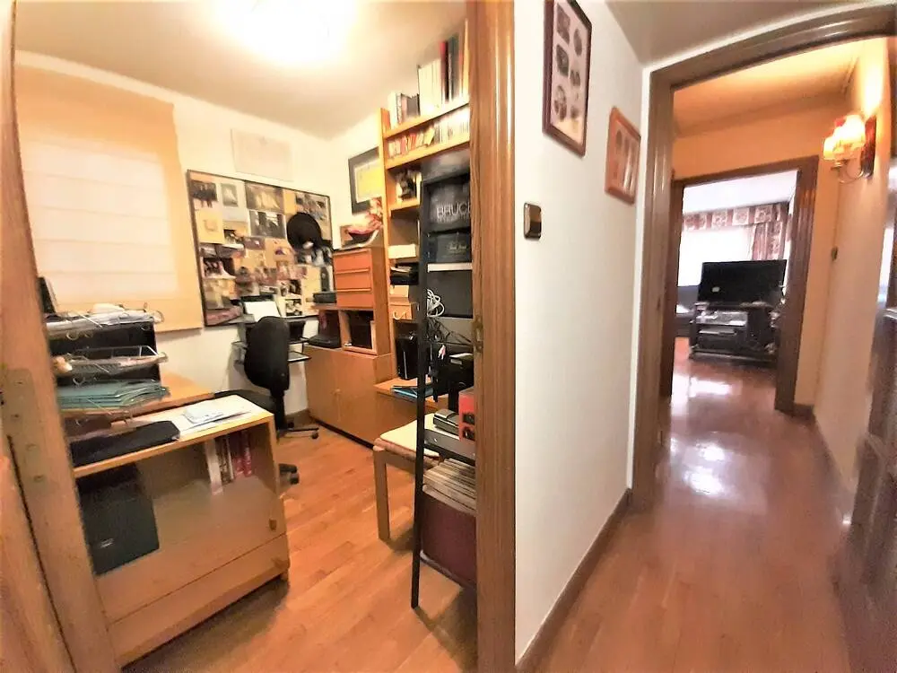 Practical 3 bedroom flat with balcony in the centre of Terrassa. 15