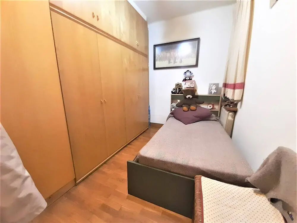 Practical 3 bedroom flat with balcony in the centre of Terrassa. 9
