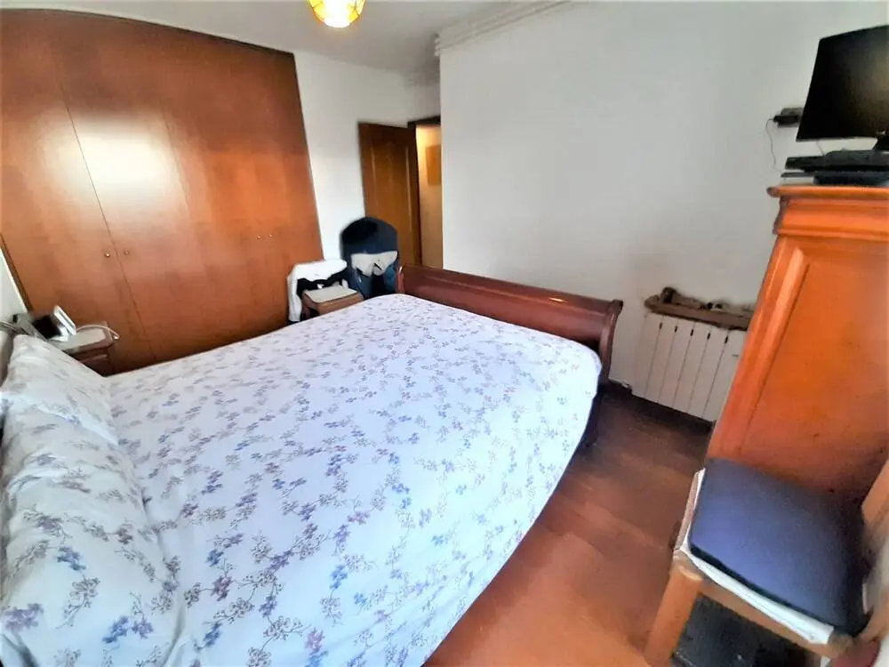 Practical 3 bedroom flat with balcony in the centre of Terrassa. 8