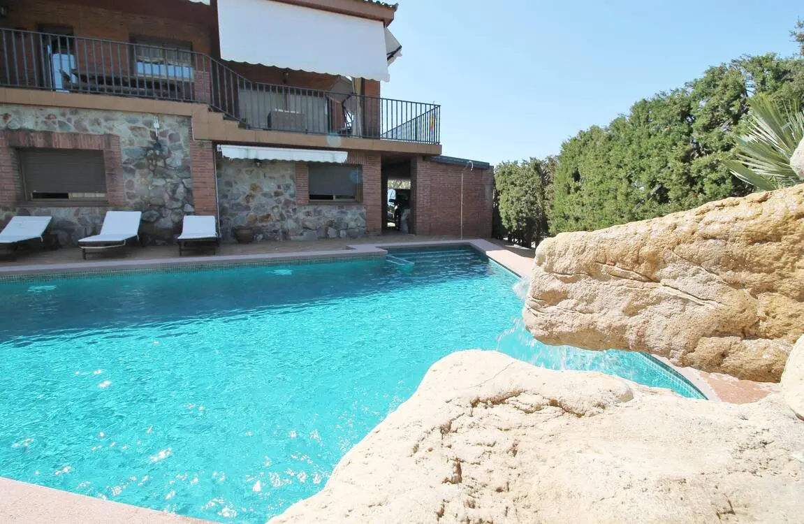 Magnificent house with swimming pool for sale in Ullastrell 17