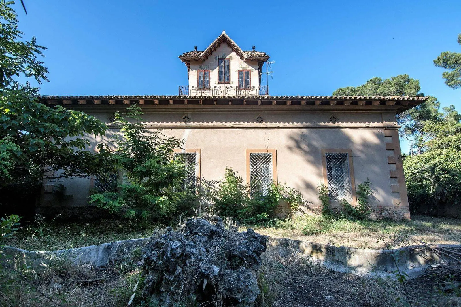 Xalet unifamiliar modernista en venda a Torre Negra a Sant Cugat del Vallès
 5
