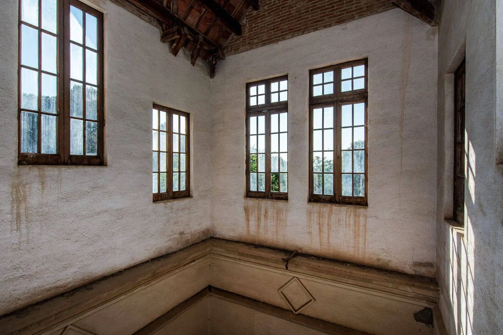 Xalet unifamiliar modernista en venda a Torre Negra a Sant Cugat del Vallès
 24