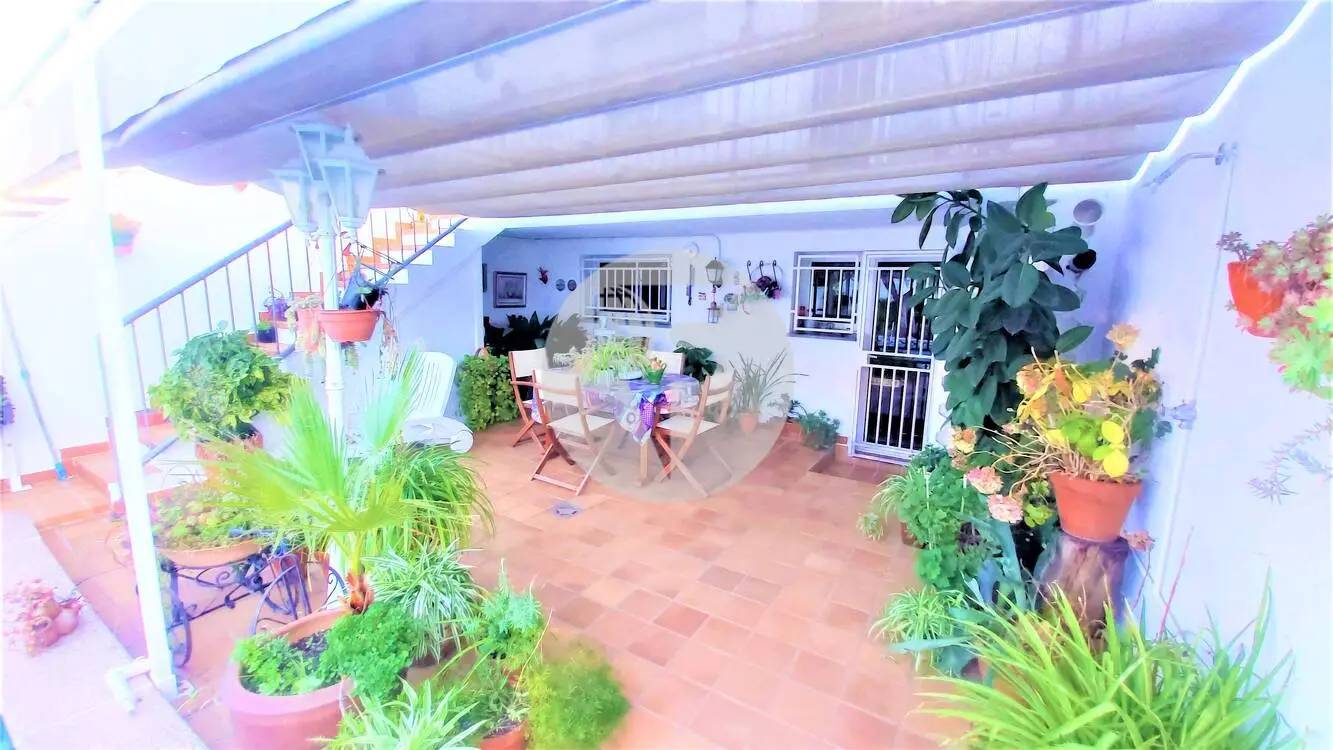 Impressive 309 m² house with elevator, pool and 70 m² garage 31