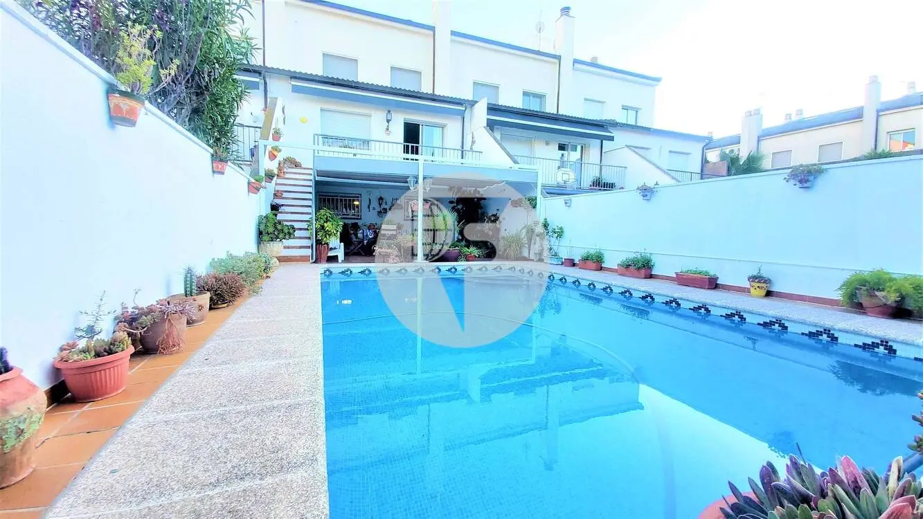 Impressive 309 m² house with elevator, pool and 70 m² garage 29