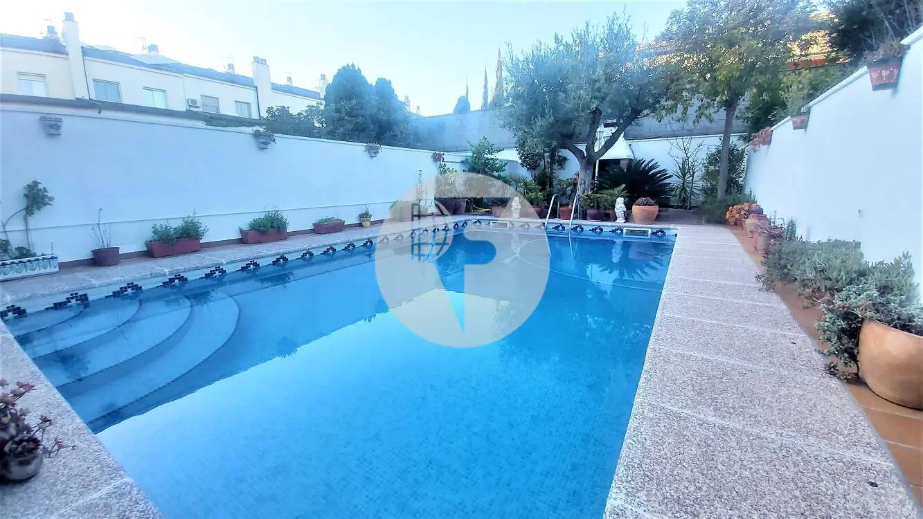 Impressive 309 m² house with elevator, pool and 70 m² garage 27