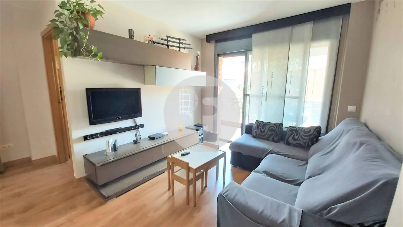 Impressive semi-new apartment with 3 bedrooms and balcony in Can Rosés 17