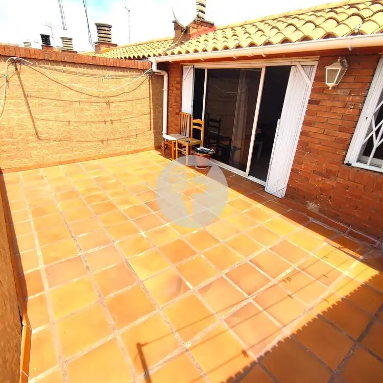 Spectacular semi-detached house with 4 floors, cellar and garage. 37