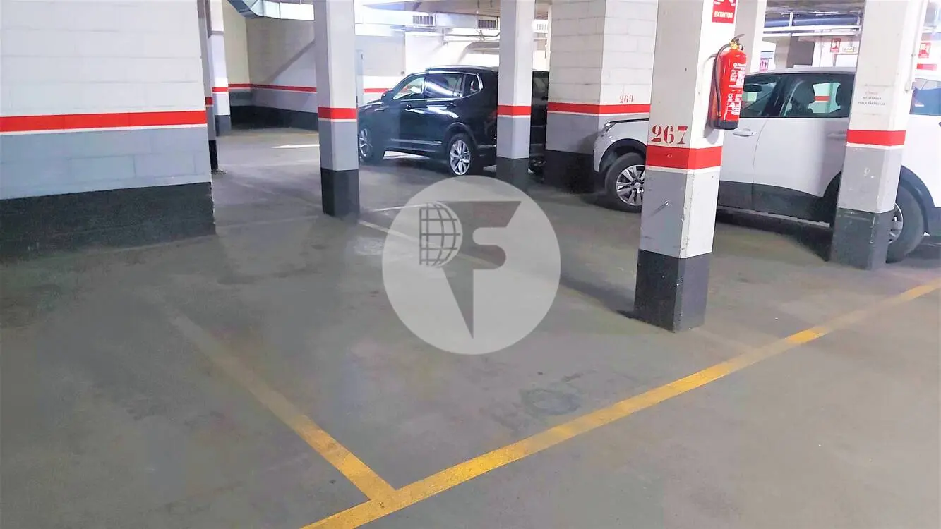 Eight parking spaces in Terrassa city center. 19