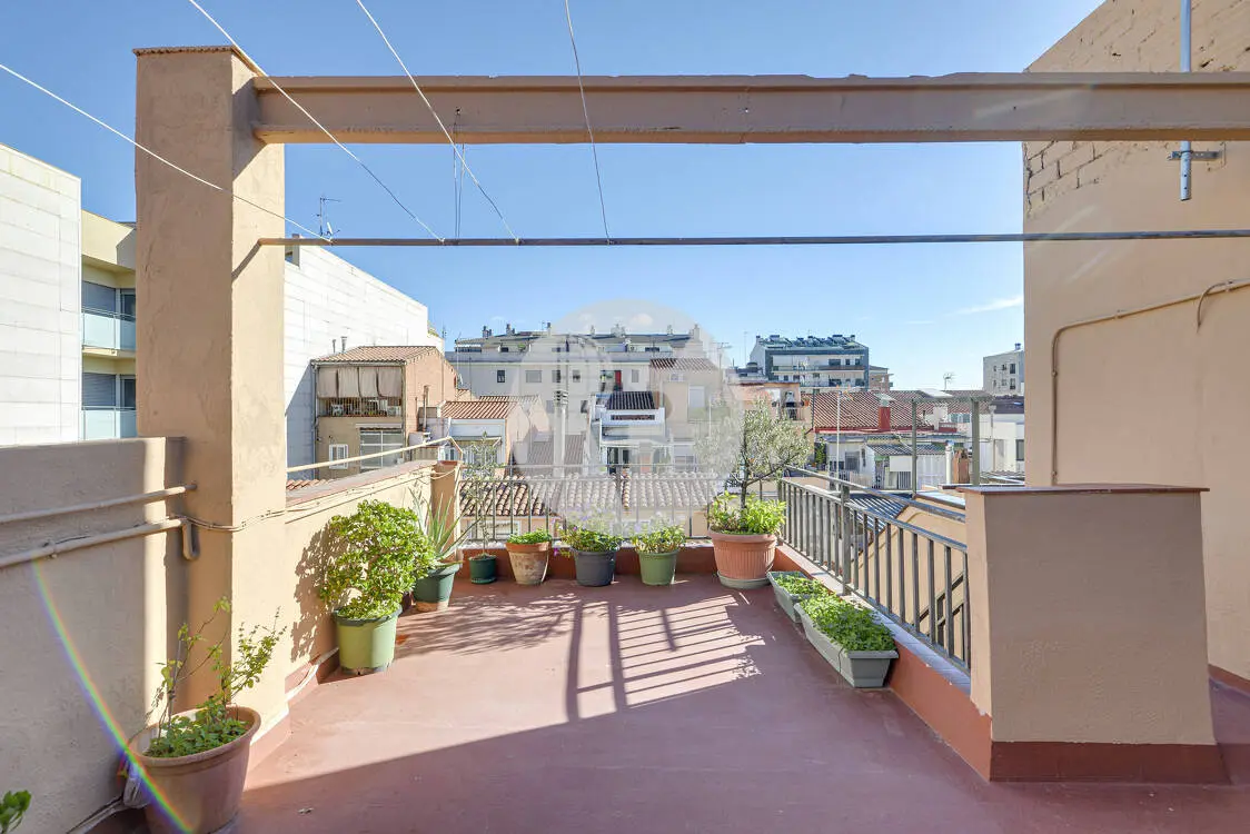 Exclusive three-storey house and a studio just 5 minutes from the centre of Terrassa. 3