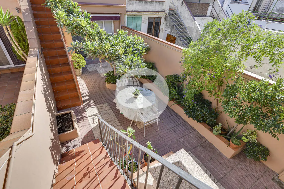 Exclusive three-storey house and a studio just 5 minutes from the centre of Terrassa.