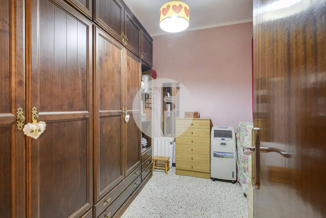 Exclusive three-storey house and a studio just 5 minutes from the centre of Terrassa. 14