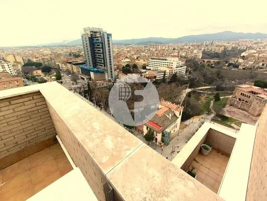 Ático Dúplex de Lujo con 3 Terrazas en Vallparadís - Universitat (A 1 minuto caminando del Centro de Terrassa y a 45 Minutos en Ferrocarril de BCN – Plaza Cataluña)