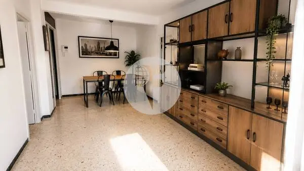 78 m² apartment with 3 bedrooms, balcony, and elevator. Fully exterior