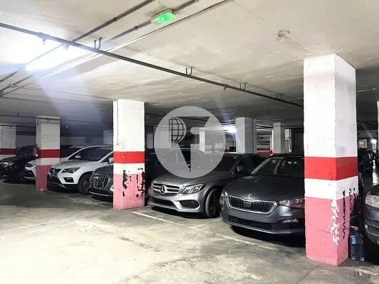 Plaza de parking en venta en la zona de Escoles, Terrassa