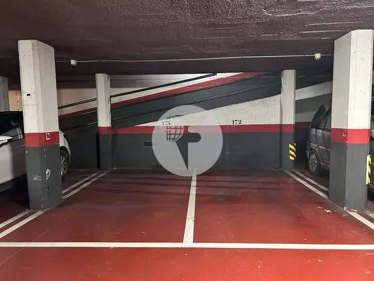 Pack de 11 Plazas de Parking en Venta con Rentabilidad Inmediata en Sabadell