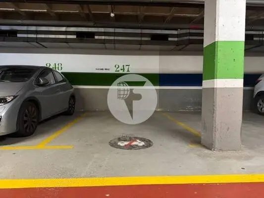 Plaza de Parking para Coche Mediano-Grande en el Eix Macià de Sabadell