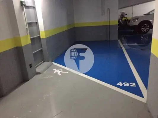 Plaza de Parking para Coche Pequeño junto a la Plaça Catalunya de Sabadell