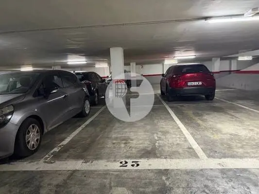 Plaza de Parking para Coche Pequeño o Mediano en el Centro de Sabadell