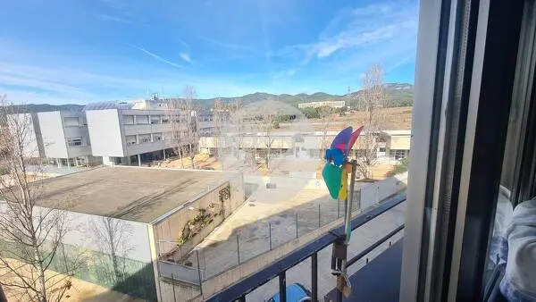 AMPLIO PISO FAMILIAR DE 4 HABITACIONES EN CAN ROCA